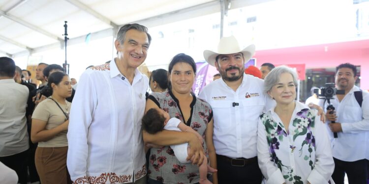 Américo y María de Villarreal benefician a miles en González a través de la brigada Transformando Familias