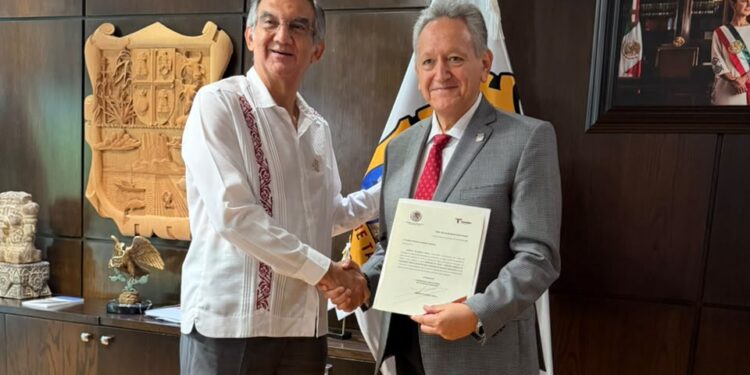 Designa gobernador Américo Villarreal a Ricardo Guerrero como nuevo secretario de Salud