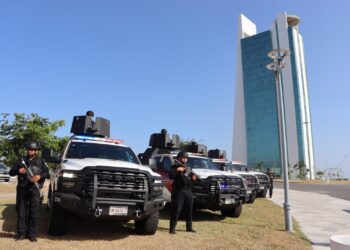 Fortalece Américo Villarreal a la Guardia Estatal con 17 patrullas y dos torres móviles de videovigilancia