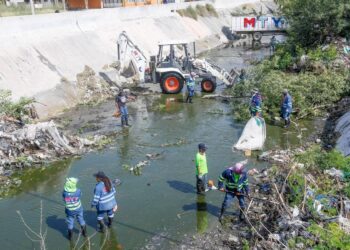 Retira Monterrey más de mil 850 toneladas de basura del Canal Aztlán