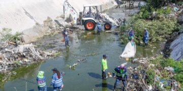 Retira Monterrey más de mil 850 toneladas de basura del Canal Aztlán