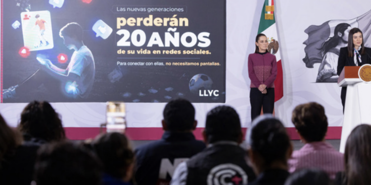 Sheinbaum pide a familias proteger a menores del uso excesivo de redes sociales