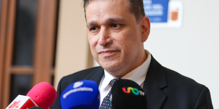 Nuevo León niega adeudos con municipios y atribuye baja de recursos a la Federación