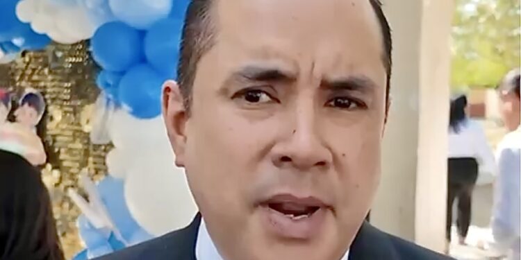 Baja de deuda abre más margen para invertir en educación: Finanzas