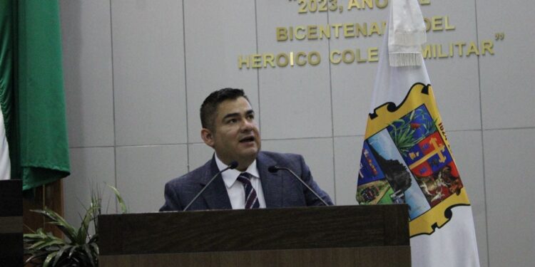 ¡Se acabó apartar cajones! Congreso pone freno a quienes bloquean estacionamientos
