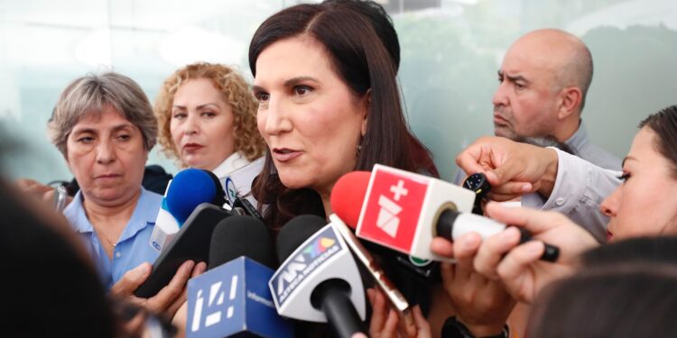 Kenia López alerta por ataques a la libertad de prensa