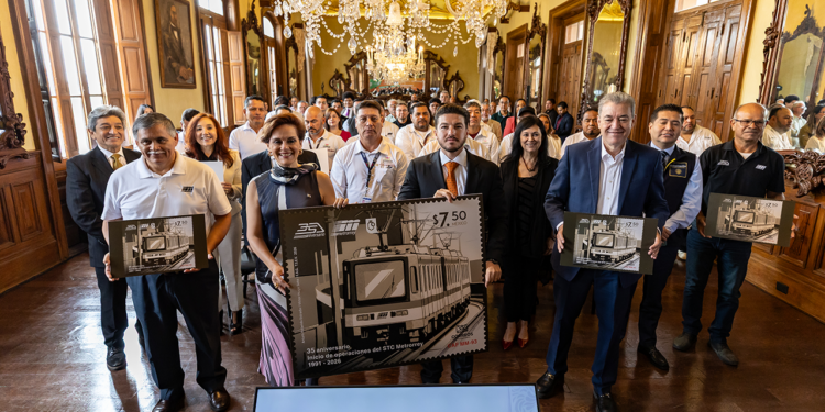 Nuevo León conmemora 35 años del Metro con estampilla postal