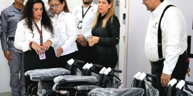 Refuerza Voluntariado de la SSPT apoyo social en los cinco CEDES con entrega de sillas de ruedas