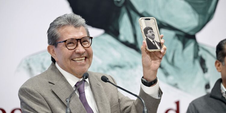Monreal frena prisas por doble nacionalidad: exige analizar reforma con cuidado