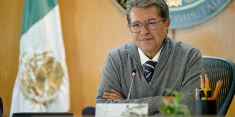 Monreal llama a cerrar filas con Sheinbaum ante presiones del exterior