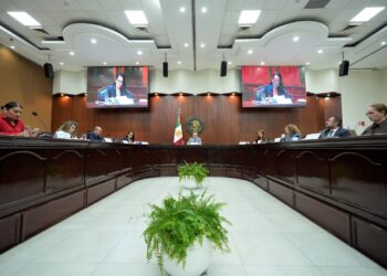 Rocha vuelve a pedir licencia y deja en vilo la gubernatura de Sinaloa