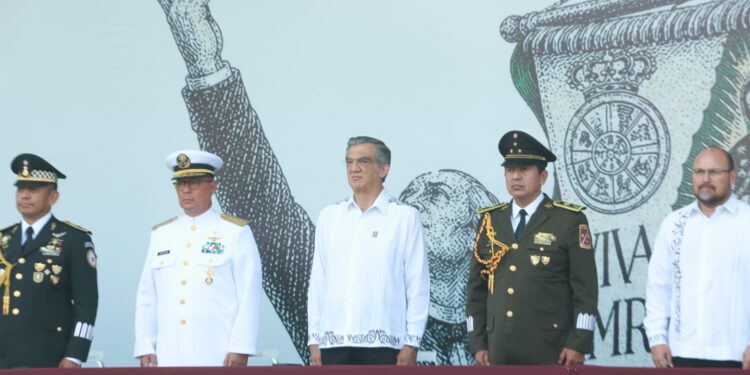 Américo preside desfile cívico-militar por el 216 aniversario de la Independencia de México