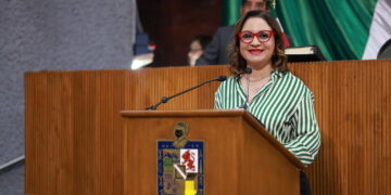 Armida Serrato va contra las zanjas que dejan obras sin reparar