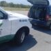 Ciudad Madero, Tamaulipas.- Por medio del servicio gratuito de los Ángeles Verdes en Tamaulipas, se brindó atención a más de 3 mil 500 turistas durante el periodo vacacional de verano 2026, informó Benjamín Hernández Rodríguez, secretario de Turismo de Tamaulipas. Al desglosar la atención, dijo que “en la entidad se recibieron 289 llamadas, se brindaron 996 servicios y se atendieron a 3 mil 500 turistas, esta cifra refleja el compromiso del estado con la seguridad y la hospitalidad hacia quienes visitan o transitan por la entidad, consolidando a Tamaulipas como un destino confiable, seguro y bien atendido”. Los Ángeles Verdes son un programa de asistencia vial y turística que opera de manera gratuita en las principales carreteras y puntos de afluencia. Su labor incluye orientación a viajeros, apoyo mecánico básico, información turística y acompañamiento en situaciones de emergencia, lo que genera confianza entre nacionales y extranjeros que circulan por el estado. “El servicio ha sido fundamental para garantizar que los visitantes recorren las carreteras de Tamaulipas con mayor tranquilidad. Esta estrategia que se suma a las Estaciones Seguras con las que el gobernador Américo Villarreal Anaya fortalece día a día la seguridad en la entidad“, indicó. Derivado del trabajo de Los Ángeles Verdes, se ha reducido el tiempo de respuesta ante imprevistos y se ha mejorado la experiencia general de quienes llegan a disfrutar de las playas, la frontera y los atractivos naturales del estado. Además de la atención mecánica y de orientación, los Ángeles Verdes promueven el turismo responsable y la cultura de la prevención. Su presencia contribuye a que los viajeros conozcan mejor las rutas, los puntos de interés y las recomendaciones para un desplazamiento placentero y sin contratiempos. Con estas acciones, Tamaulipas reafirma su vocación turística y su compromiso con la seguridad de los visitantes. El servicio de los Ángeles Verdes se consolida como un aliado estratégico para impulsar el desarrollo del turismo y para brindar una atención de calidad que beneficia tanto a los viajeros como a la imagen del estado, concluyó Hernández Rodríguez.