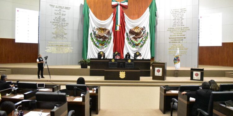 Congreso endurece castigo a escuelas que ofrezcan estudios sin validez oficial