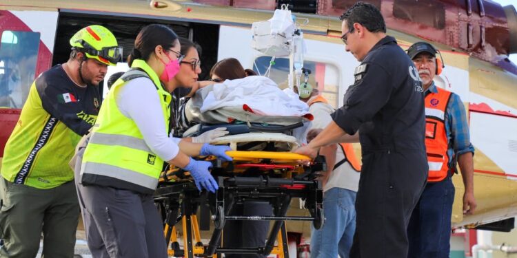 Trasladan a paciente de Matamoros en ambulancia aérea al Hospital Regional de Alta Especialidad