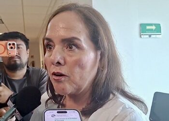 Piden regular, no prohibir, uso de celulares en escuelas