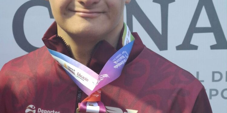 Alejandro Avilés rompe récord mundial con 13.03 segundos