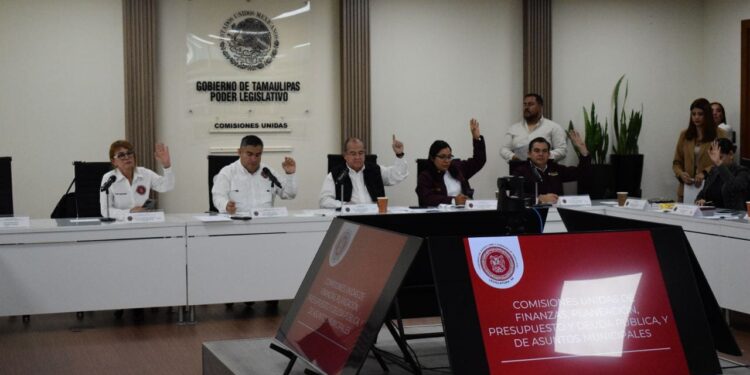 Congreso llama a cuatro municipios por aumentos al predial en 2027