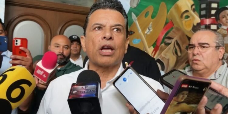 Gattás seguirá en la alcaldía y dejará el cargo antes de la elección