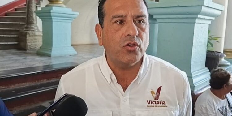 Hugo Reséndez alista anuncio sobre sus aspiraciones para 2027