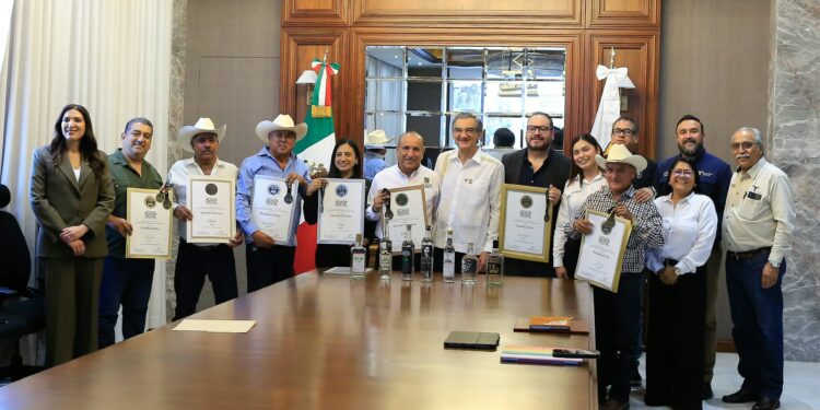 Refrenda Américo apoyo a productores de mezcal de Tamaulipas con fideicomiso