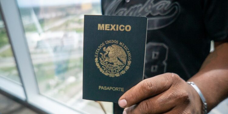 Tamaulipecos viajan a EU y Canadá para trabajar en el campo