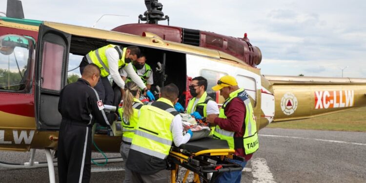 Trasladan por aire a paciente con quemaduras eléctricas a Victoria